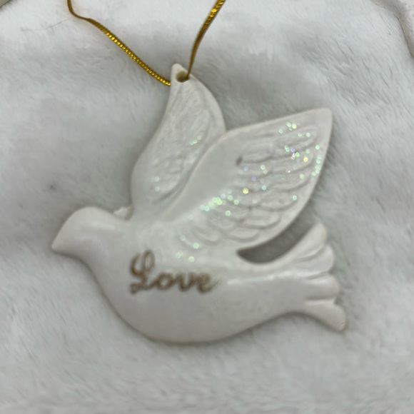 Christmas Ornaments Lot of (4) Resin 3- Doves & 1- Wreath with Doves & Roses - Picture 4 of 7